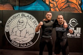 Antrenorul lui McGregor, s-ar fi luat la bătaie cu polițiștii de frontieră pe Aeroportul Internațional Chișinău